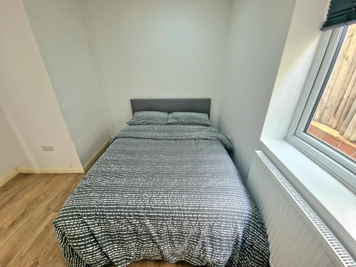 Mile End Budget Guesthouse Londra Esterno foto